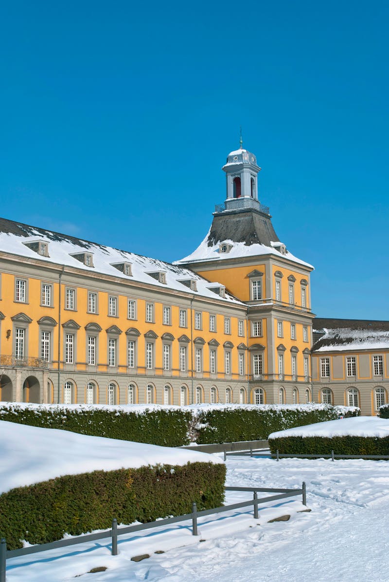 Bonn - historische Universitätsgebäude an einem sonnigen Wintertag - &copy;photosvac - stock.adobe.com
