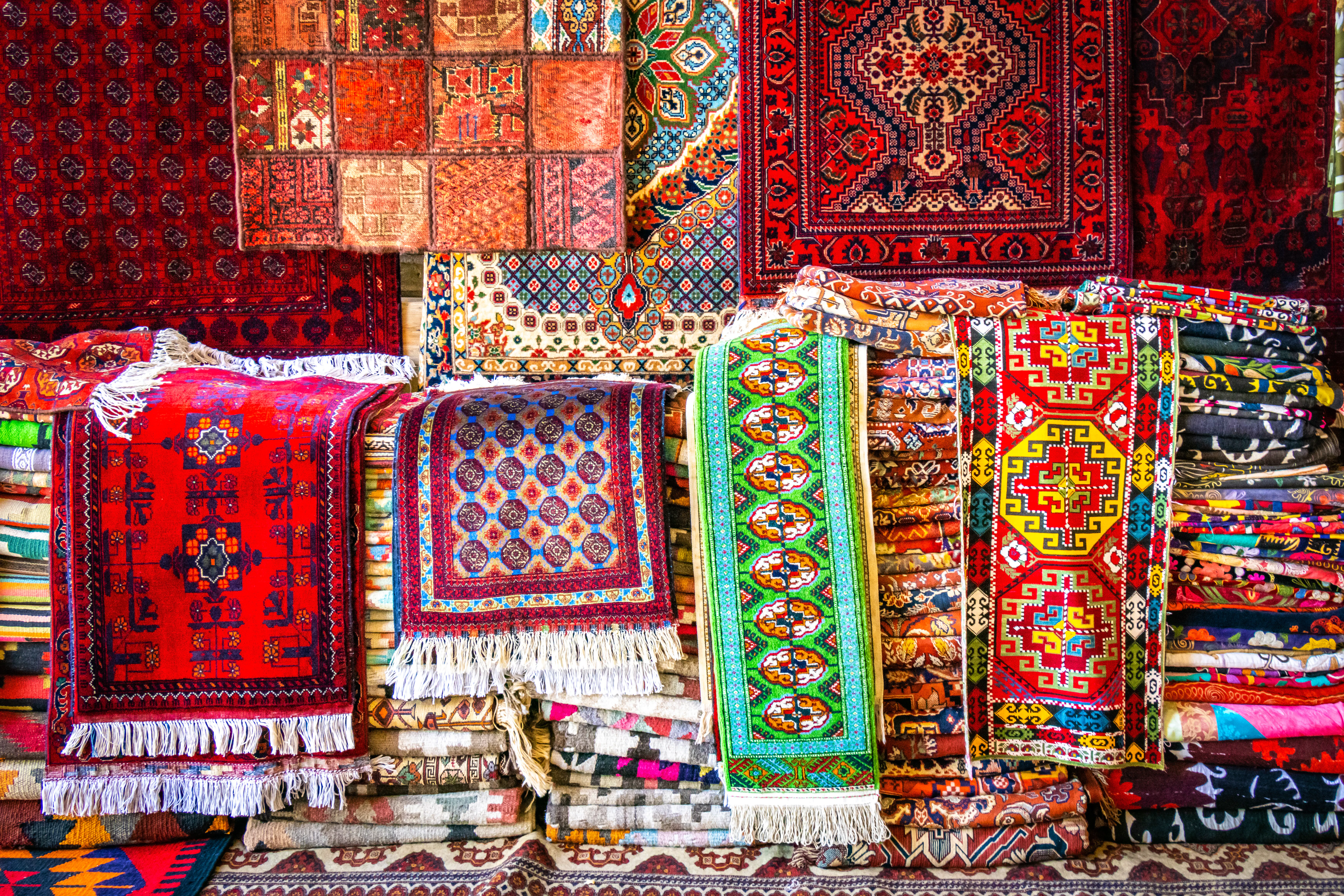 Buchara - Teppiche und Tuchwaren auf einem Bazar&nbsp;&ndash;&nbsp;&copy;&nbsp;Andrea Aigner - stock.adobe.com