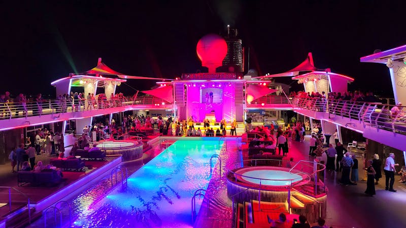 Abendprogramm auf der Mein Schiff 6 - &copy;Franziska Bergmann - Eberhardt TRAVEL