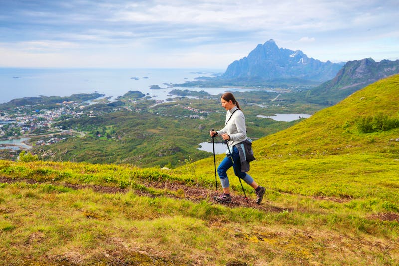 Wanderung am Tjeldbergtinden bei Svolvaer auf den Lofoten - &copy;Tupungato - stock.adobe.com