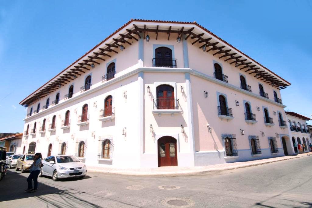 Hotel La Recoleccion&nbsp;&ndash;&nbsp;&copy;&nbsp;booking.com/hotel/ni/la-recoleccion.de.html?aid=356980&label=gog235jc-10CAsoqAFCDmxhLXJlY29sZWNjaW9uSDNYA2g7iAEBmAEzuAEXyAEM2AED6AEB-AEBiAIBqAIBuALewuvJBsACAdICJDM4ODM3ODExLWI2ODktNGMxOS1hOWVmLTEwZDFjZTgwYjM5NdgCAeACAQ&sid=2572b0f32201b2c43ec2696a72b69197&dest_id=-1112996&dest_type=city&dist=0&group_adults=2&group_children=0&hapos=1&hpos=1&no_rooms=1&req_adults=2&req_children=0&room1=A%2CA&sb_price_type=total&sr_order=popularity&srepoch=1765466475&srpvid=501f6bf0d8020498&type=total&ucfs=1&activeTab=photosGallery