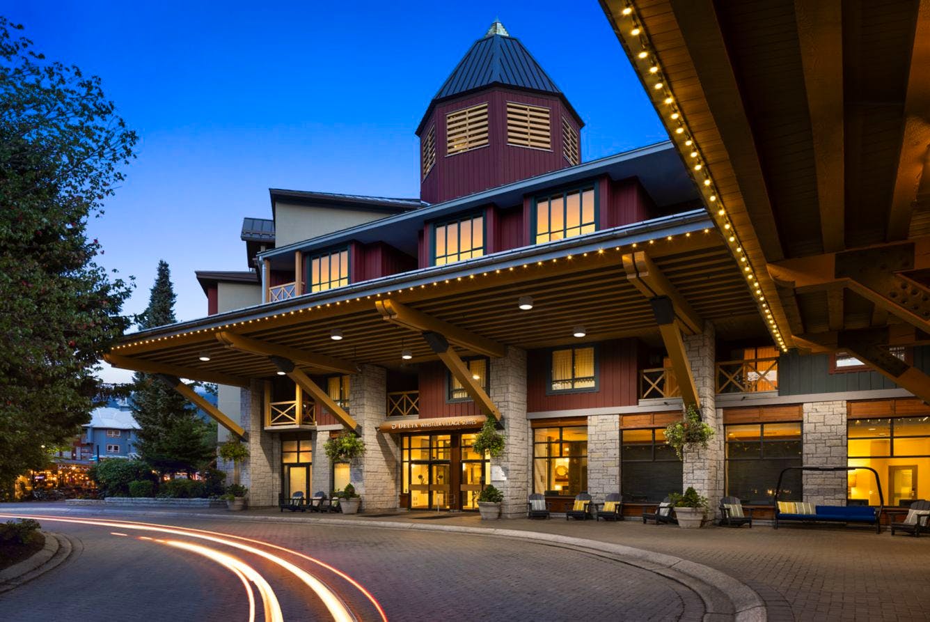  Delta Hotels by Marriott Whistler Village Suites - Außenansicht&nbsp;&ndash;&nbsp;&copy;&nbsp;  Delta Hotels by Marriott Whistler Village Suites