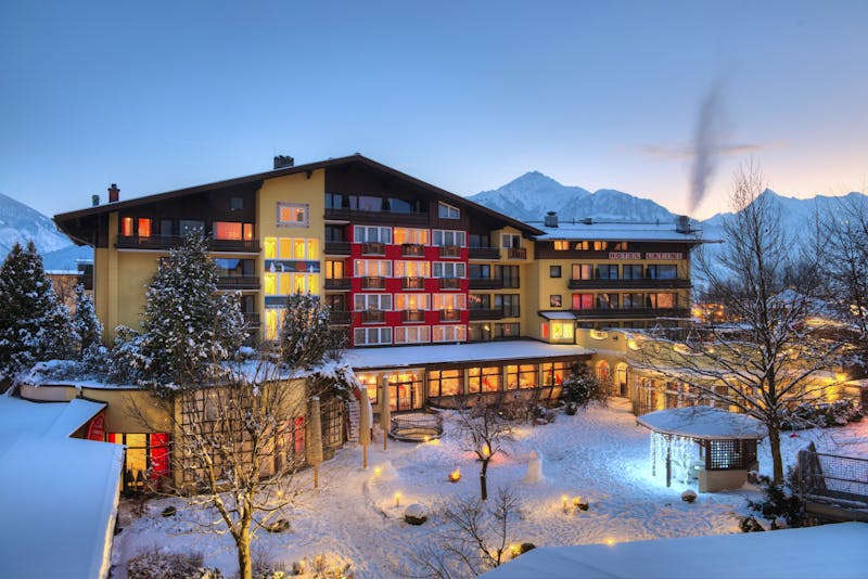 Winteransicht Hotel Latini in Zell am See &ndash; &copy;RZ_NSC026329.NEF - (c) Ing. Roland Zauner, http://www.RolandZauner.at