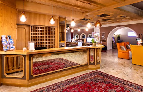 Rezeption im Hotel Latini &ndash; &copy; Nikolaus Faistauer Photography