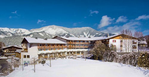 Außenansicht Winter Das Alpenhaus / Kaprun &ndash; &copy; PriTours