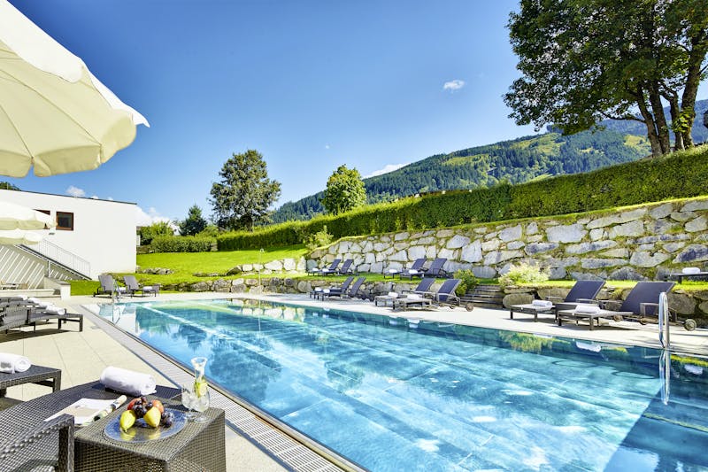 Pool im Garten im Das Alpenhaus / Kaprun &ndash; &copy;michael huber I  www huber-fotografie at