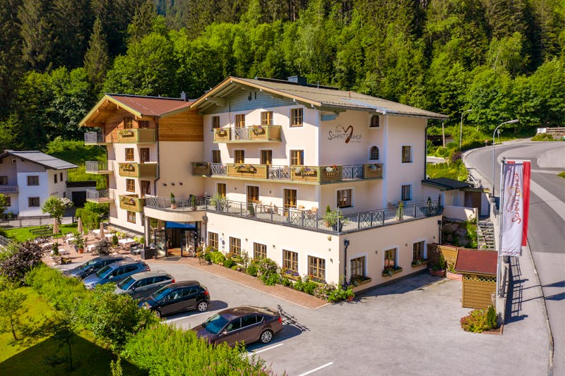 Außenansicht Sommer Hotel Der Schmittenhof &ndash; &copy;@nikolaus faistauer photography