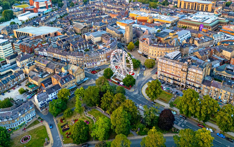 Stadtzentrum von Harrogate in England - &copy;iSky Media - stock.adobe.com
