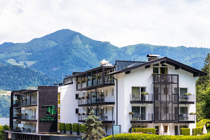 Außenansicht Sommer Hotel Der Waldhof &ndash; &copy;www.johannesradlwimmer.com