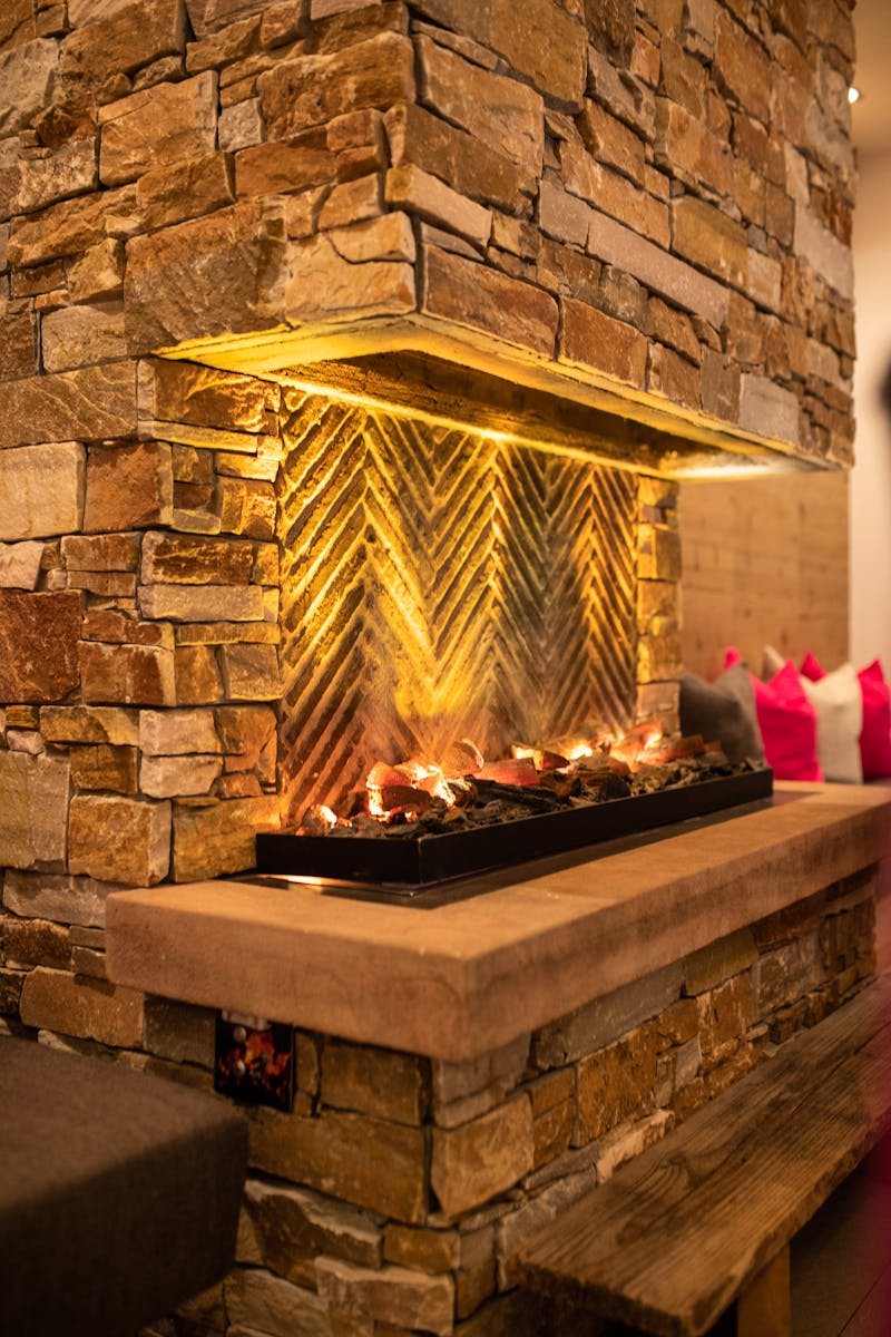 Kamin in der Lobby im Hotel Stadt Wien &ndash; &copy;makeART OG