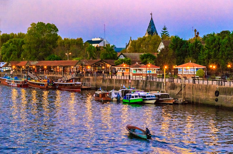 Flussstation von Tigre in der Abenddämmerung. Buenos Aires, Argentinien  - &copy;Bernardo Galmarini - stock.adobe.com