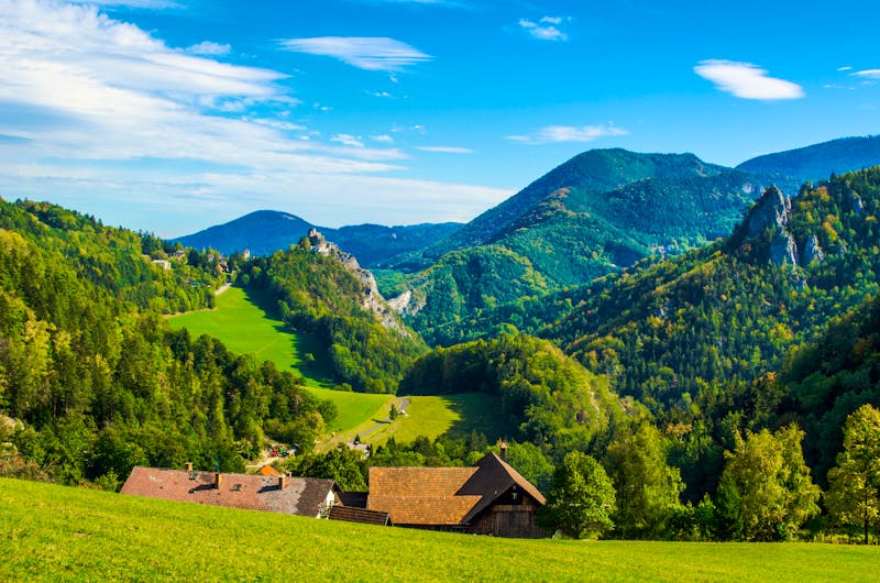 Fahrt mit der Semmeringbahn in Österreich - &copy;dudlajzov - stock.adobe.com