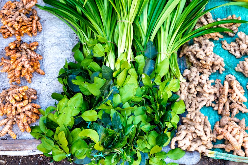 Ingwer und Zitronengras auf einem Markt auf Flores - &copy;Danaan - stock.adobe.com