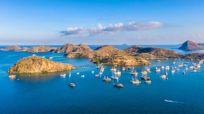 Hafen von Labuan Bajo an der Westküste der Insel Flores - &copy;Yusnizam Yusof - stock.adobe.com