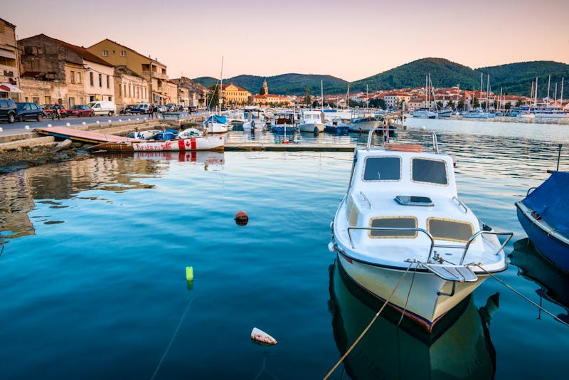 Stadt Vela Luka auf der Insel Korčula - &copy;anilah - stock.adobe.com