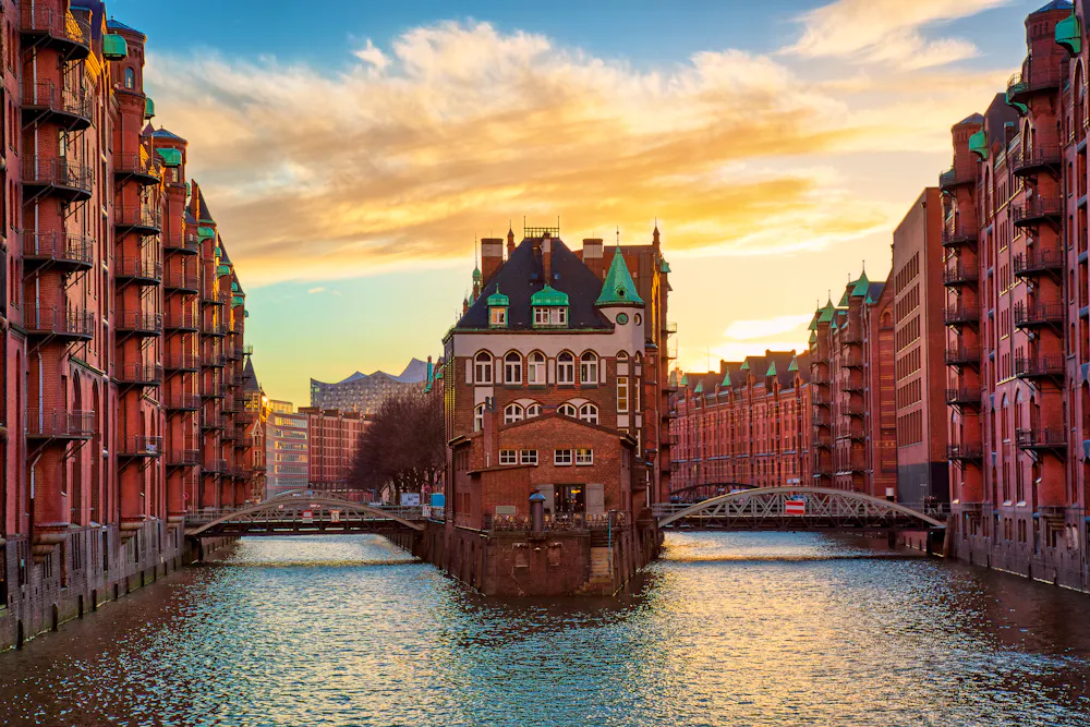 Hamburg - Speicherstadt bei Sonnenuntergang &ndash; &copy; Nikolay N. Antonov - stock.adobe