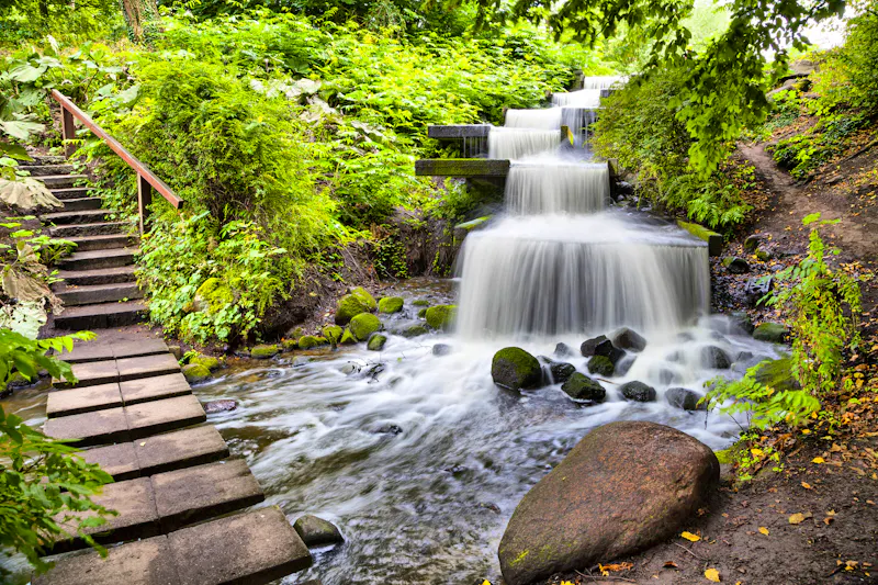 Planten un Blomen in Hamburg - - Wasserfall-Kaskaden - &copy;bbsferrari - stock.adobe.com
