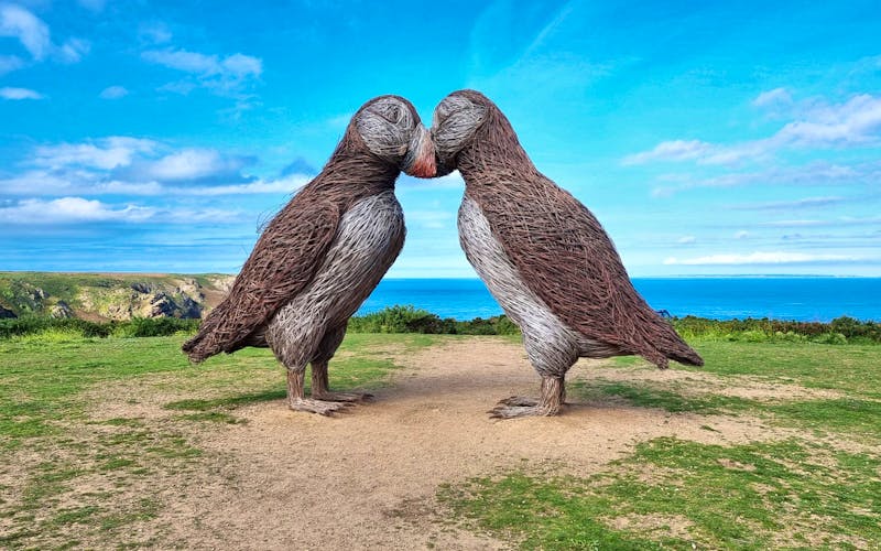 Giant Puffins Skulptur bei Plémont - Papageientaucher auf Jersey - &copy;Kristin Weigel - Eberhardt TRAVEL