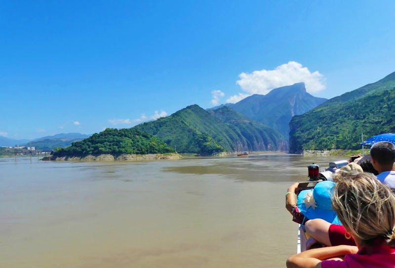 Kreuzfahrt in die Yangtze-Schluchten - die Qutang Schlucht in Sicht - &copy;Frank Nimschowski - Eberhardt TRAVEL
