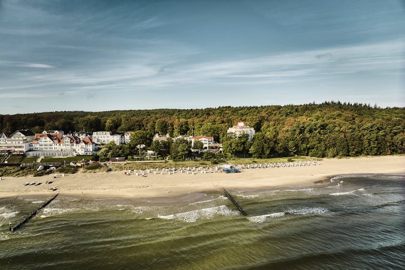 Blick vom Meer auf das aja Strandhotel Bansin &ndash; &copy;aja Strandhotel Bansin