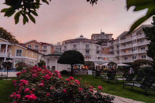 Hotelansicht mit Garten A-ROSA Strandidyll Heringsdorf &ndash; &copy; A-ROSA Strandidyll Heringsdorf