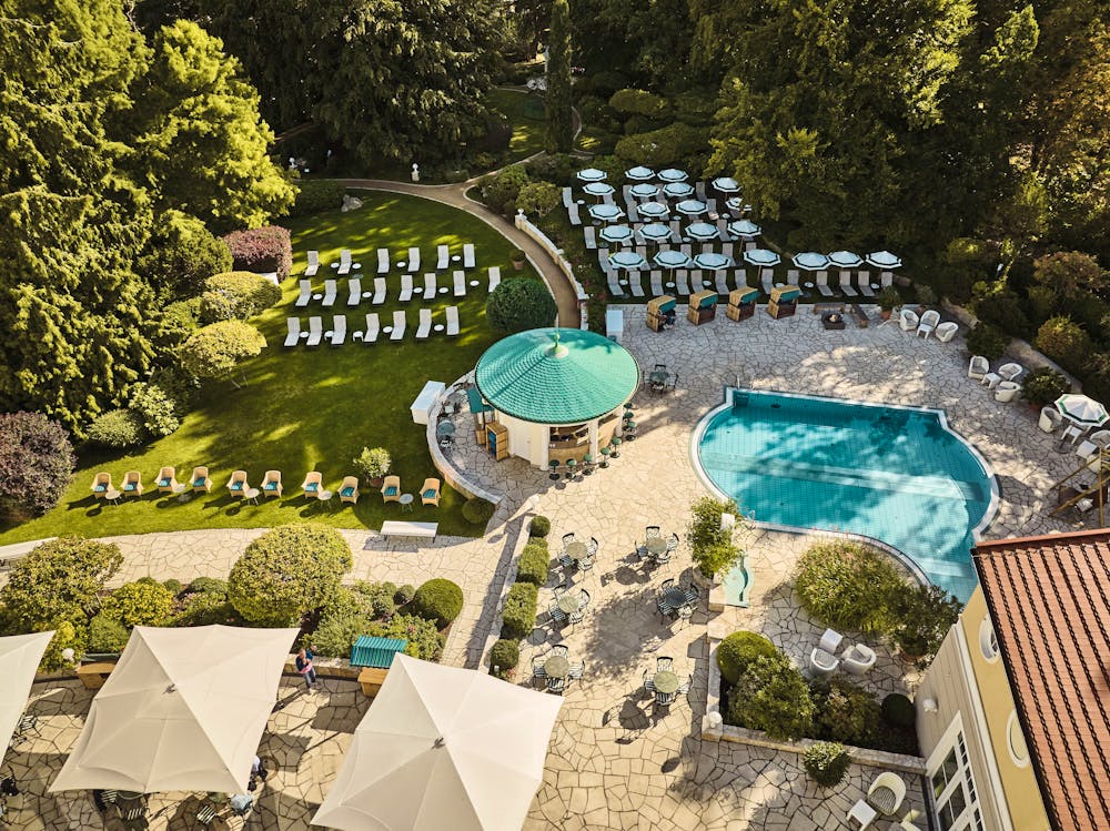 Außenpool mit Liegewiese im A-ROSA Strandidyll Heringsdorf &ndash; &copy; A-ROSA Strandidyll Heringsdorf