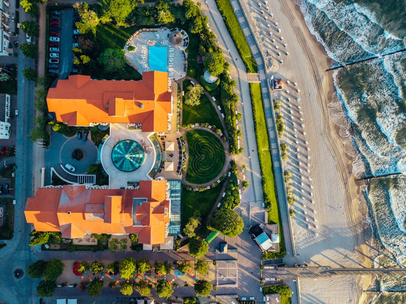 Luftaufnahme vom A-ROSA Ostseehotel Kühlungsborn &ndash; &copy;Felix Gänsicke