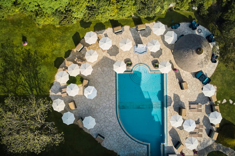 Außenpool mit Bar vom A-ROSA Ostseehotel Kühlungsborn &ndash; &copy;A-ROSA Ostseehotel Kühlungsborn