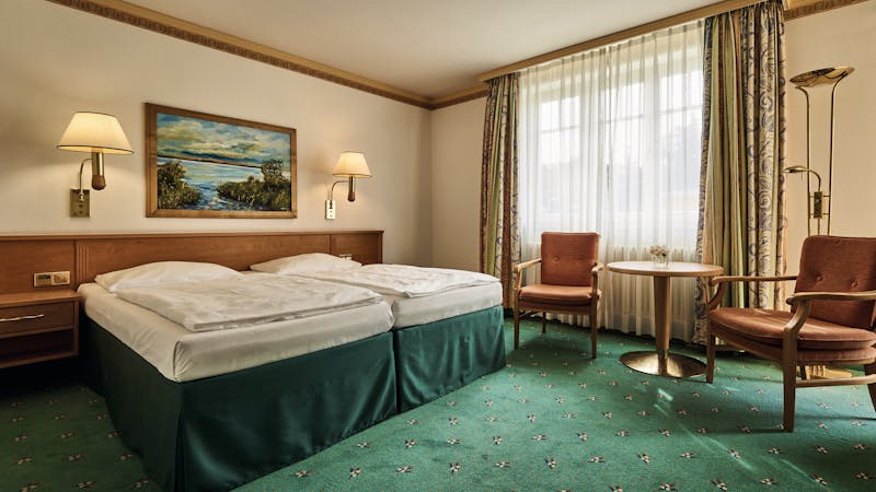 Zimmerbeispiel Doppelzimmer mit Seeblick im aja Nordperd & Villen Göhren &ndash; &copy;aja Nordperd & Villen Göhren