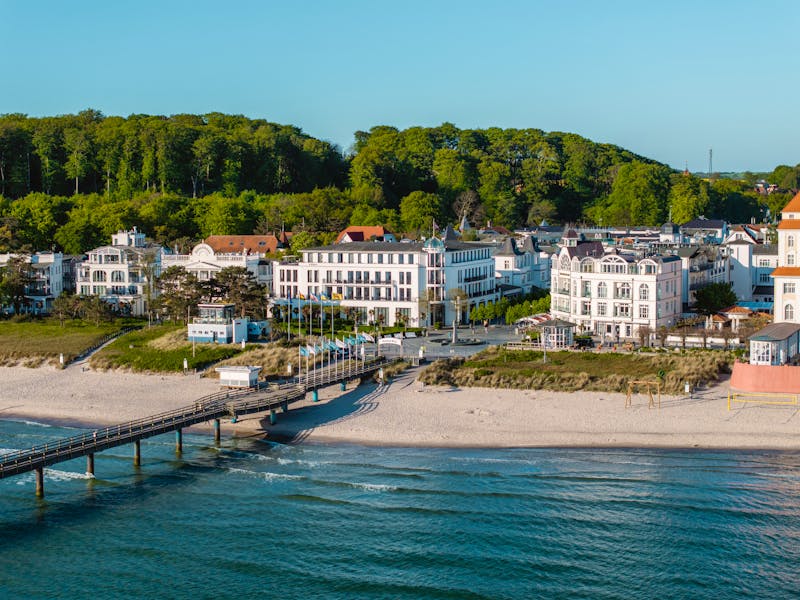 Blick vom Meer auf das Hotel CERES AM MEER &ndash; &copy;Erik Gross