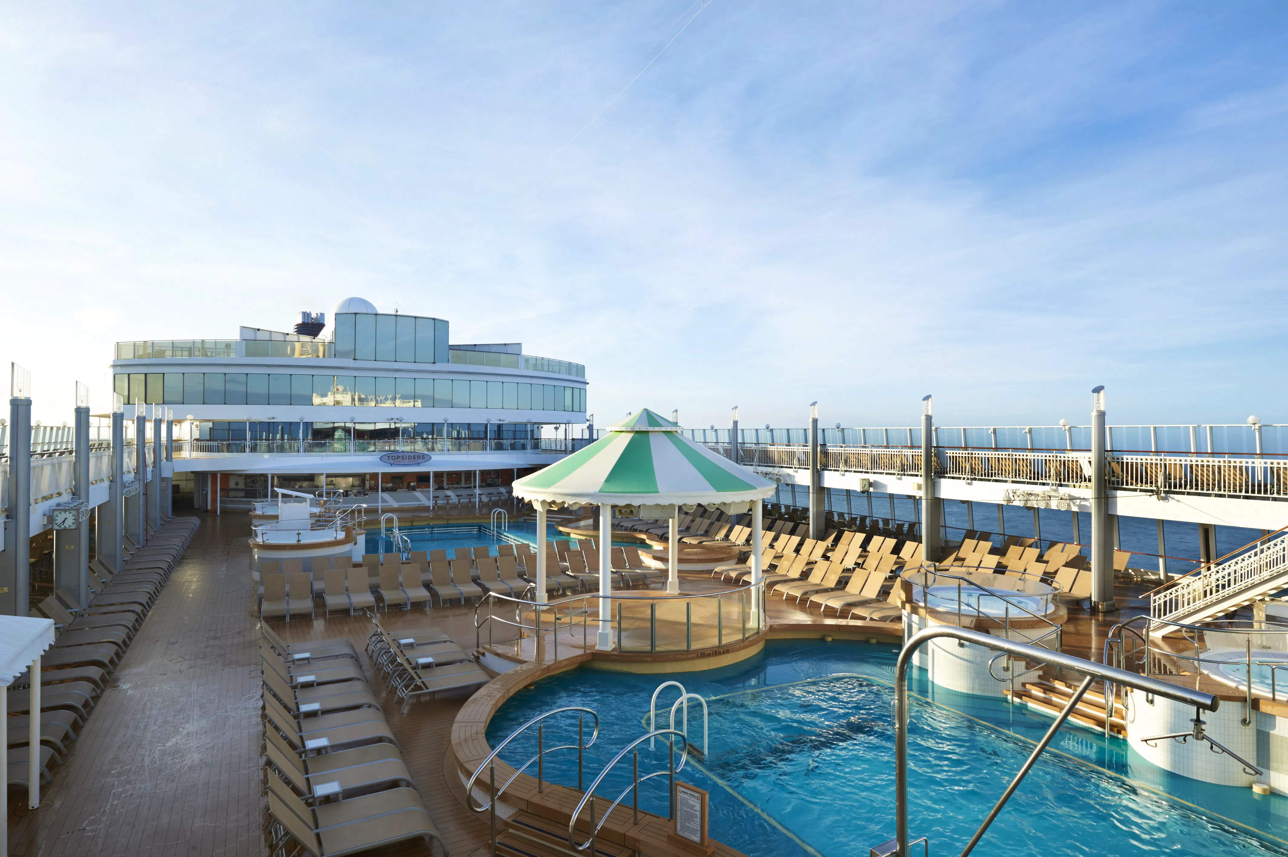 Norwegian Jade • Pooldeck&nbsp;&ndash;&nbsp;&copy;&nbsp;Rick Diaz // Norwegian Cruise Line 