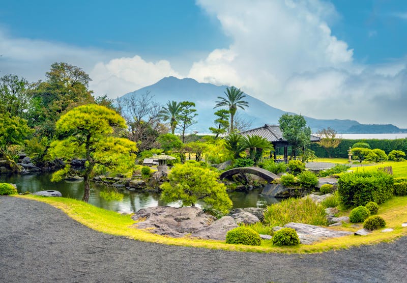 Sengan-en Garten mit Sakurajima-Vulkan - &copy;Luis - stock.adobe.com
