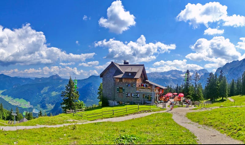 Gablonzer Hütte nahe dem Gosausee im Salzkammergut  - &copy;martin_luminar - stock.adobe.com