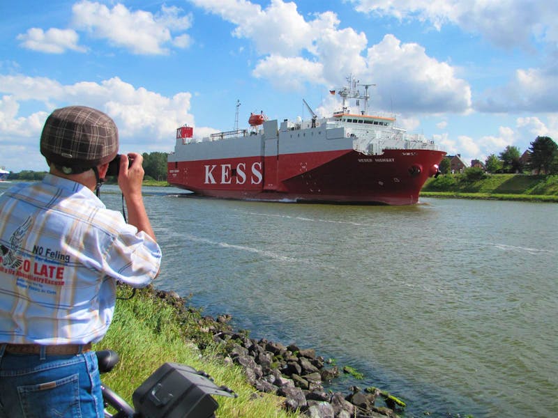 Schiff am Nord-Ostsee-Kanal - &copy;Jacob Spangenberg - Eberhardt TRAVEL