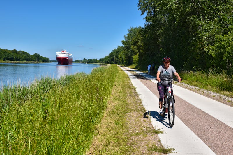 Radtour am Nord-Ostsee-Kanal  - &copy;dieter76 - stock.adobe.com
