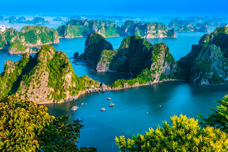Ha Long Bucht in Vietnam - &copy;monticellllo - stock.adobe.com