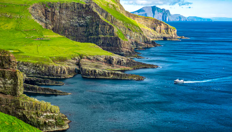 Schifffahrt zur Färöer-Insel Mykines - &copy;F.C.G. - stock.adobe.com