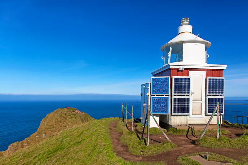 Leuchtturm Kallur auf der Färöer-Insel Kalsoy - &copy;vladislavmavrin - stock.adobe.com