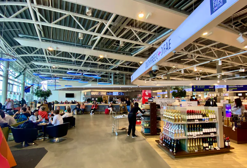 Flughafen der Färöer-Insel Vágar - &copy;Heike Wagner - Eberhardt TRAVEL