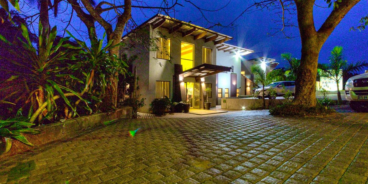 Forest Lodge - Hotel von außen&nbsp;&ndash;&nbsp;&copy;&nbsp;Justin Whittaker Photography