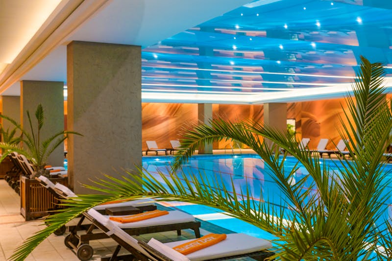 Sunny Day Resort Pool &ndash; &copy;Kolev Photography