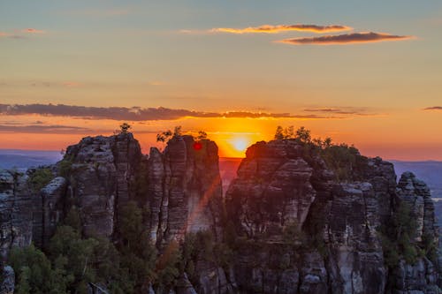 Sonnenuntergang bei den Schrammsteinen in der Sächsischen Schweiz &ndash; &copy; Oliver Hlavaty - stock.adobe.com