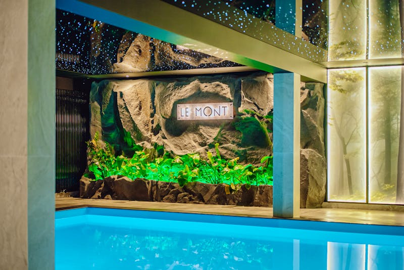 Schwimmbad im Le Mont Medical & Spa &ndash; &copy;Le Mont Medical & Spa