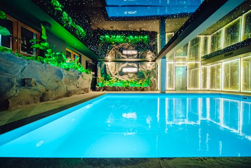 Schwimmbad im Le Mont Medical & Spa &ndash; &copy; Le Mont Medical & Spa