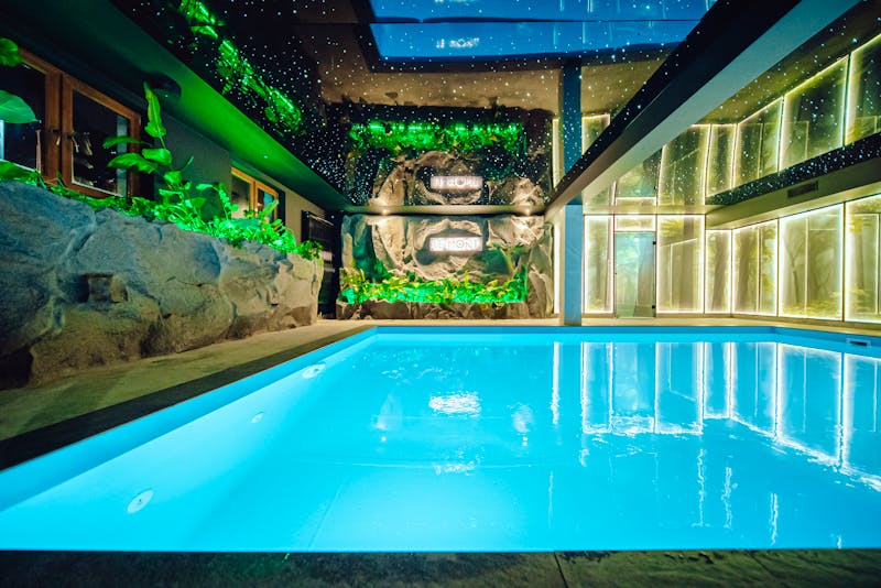 Schwimmbad im Le Mont Medical & Spa &ndash; &copy;Le Mont Medical & Spa