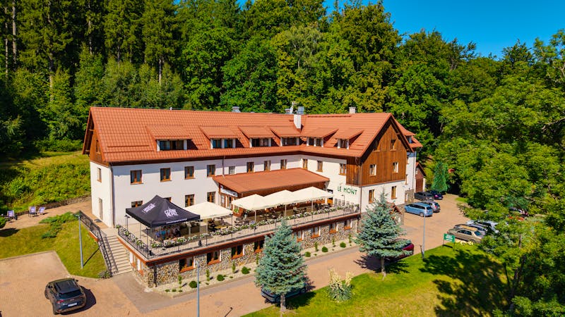 Außenansicht Sommer Le Mont Medical & Spa &ndash; &copy;Le Mont Medical & Spa