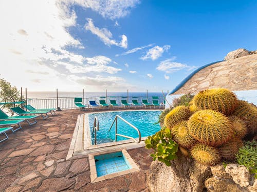 Außenbereich mit Pool im Punta Chiarito Resort &ndash; &copy; Punta Chiarito Resort