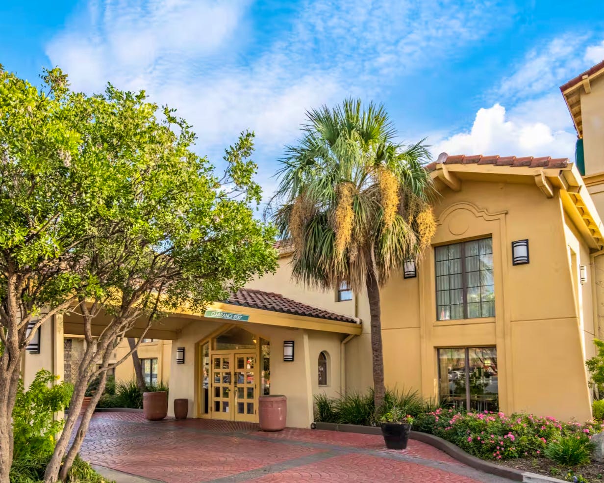 La Quinta Inn by Wyndham San Antonio - Hoteleingang&nbsp;&ndash;&nbsp;&copy;&nbsp;La Quinta Inn by Wyndham San Antonio