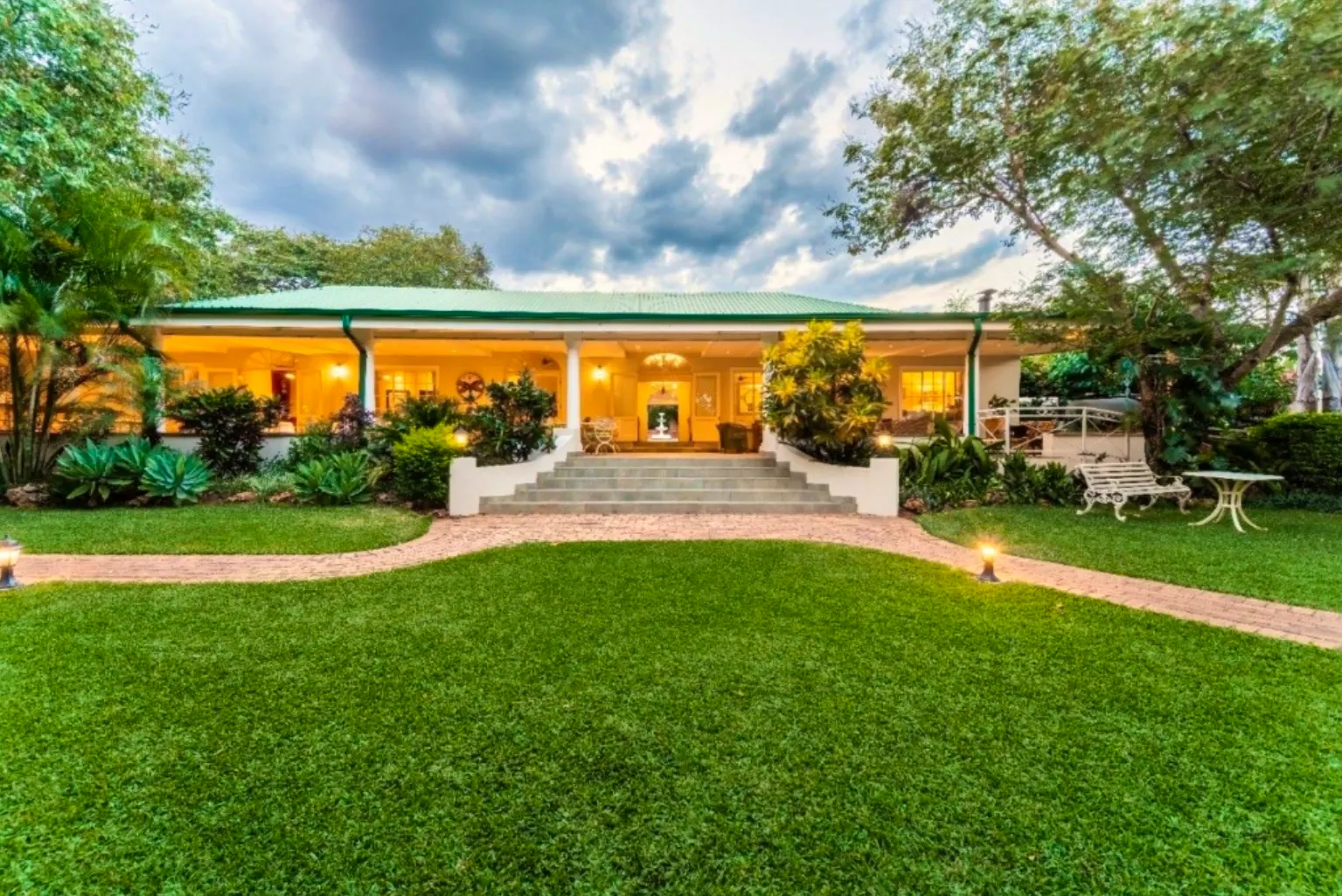 Batonka Guest Lodge - Hoteleingang&nbsp;&ndash;&nbsp;&copy;&nbsp;Batonka Guest Lodge