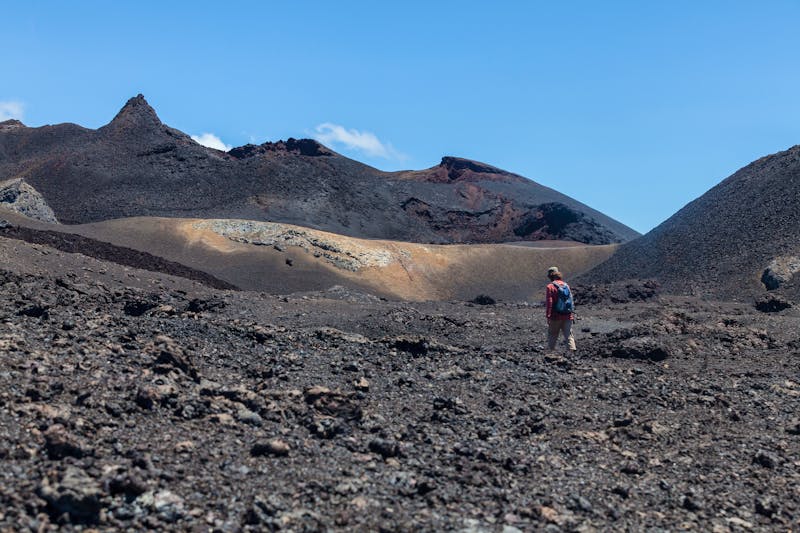 Wandern in den Lavafeldern des Sierra Negra - &copy;Katya Tsvetkova  - stock.adobe.com